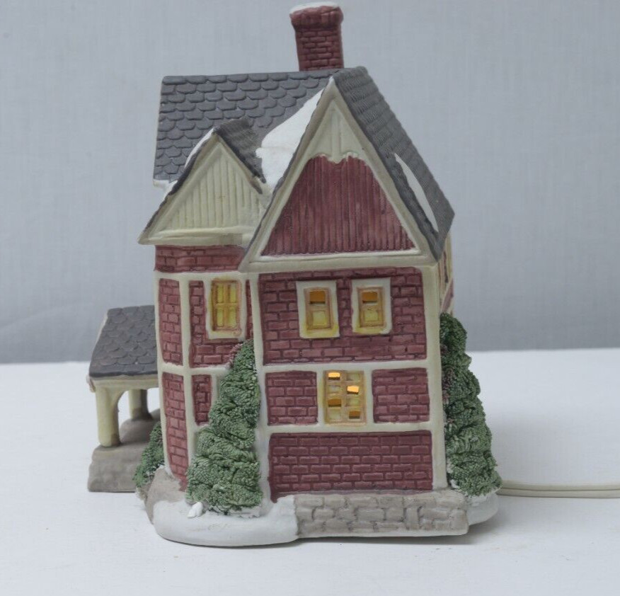 1991 Lemax Hearthside Village Lighted House – Damaged Cracked Roof