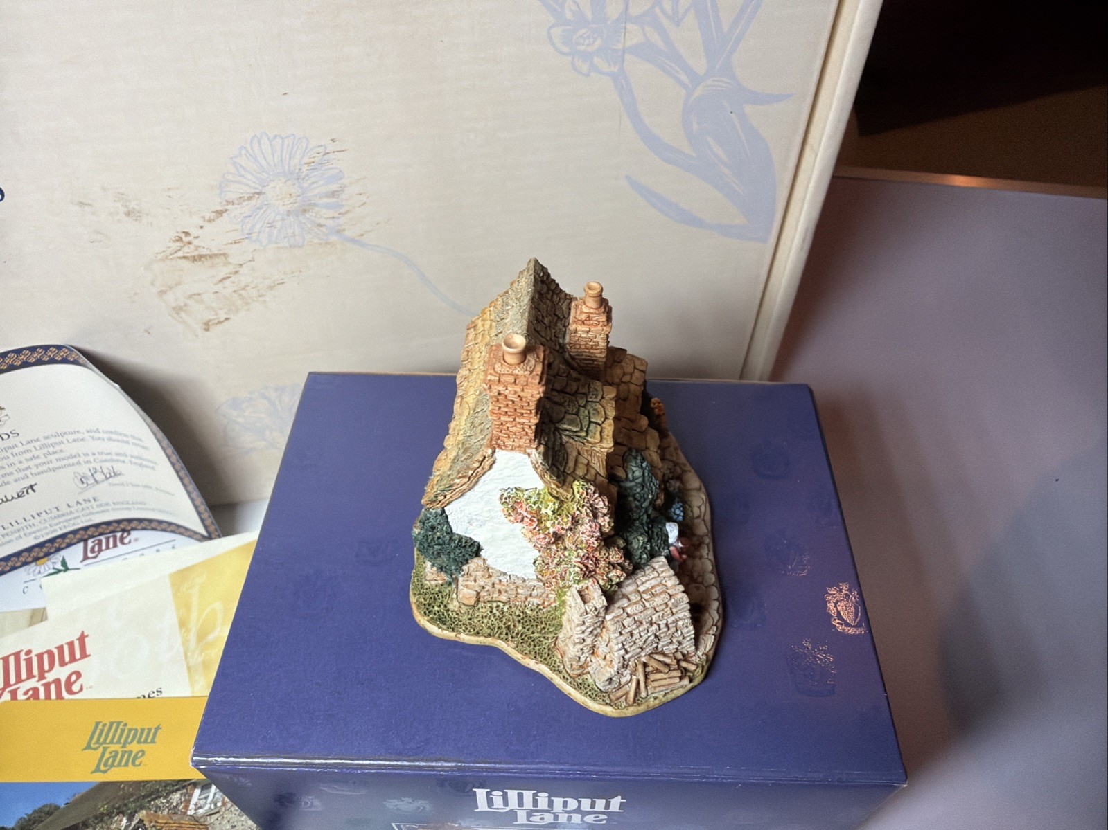 Lilliput Lane 1998-99 Collectors Club “Kiln Cottage” With Box And Deed