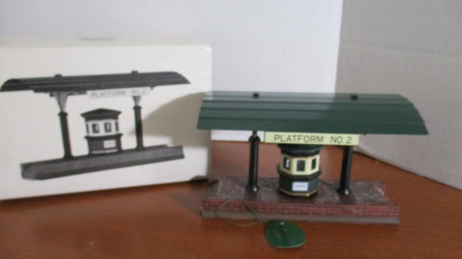 DEPT 56 Heritage Village VICTORIA STATION TRAIN PLATFORM Christmas Accessory NIB
