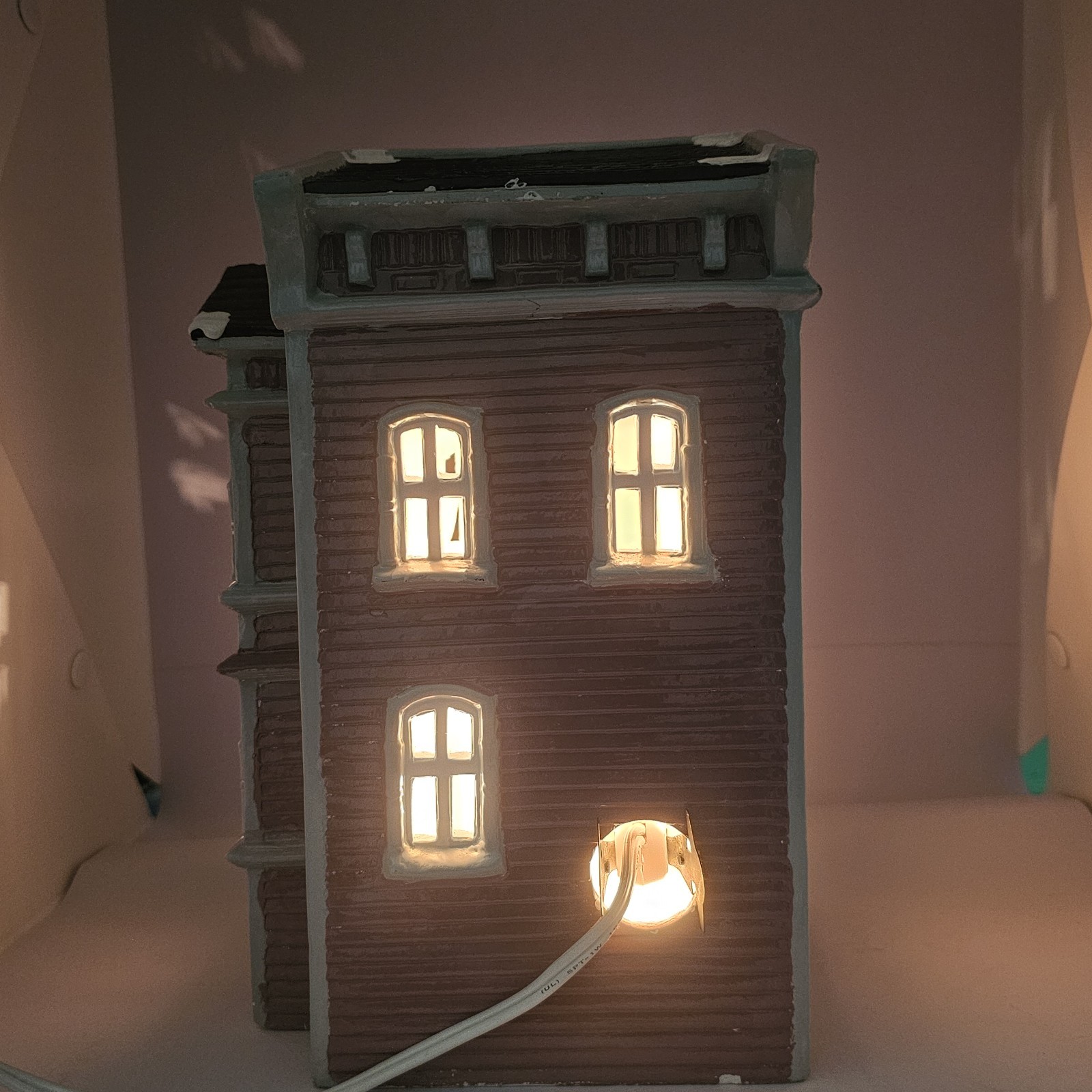 Yuletide Snow Hamlet Lighted Village House “Victorian House”- 1986 No Box
