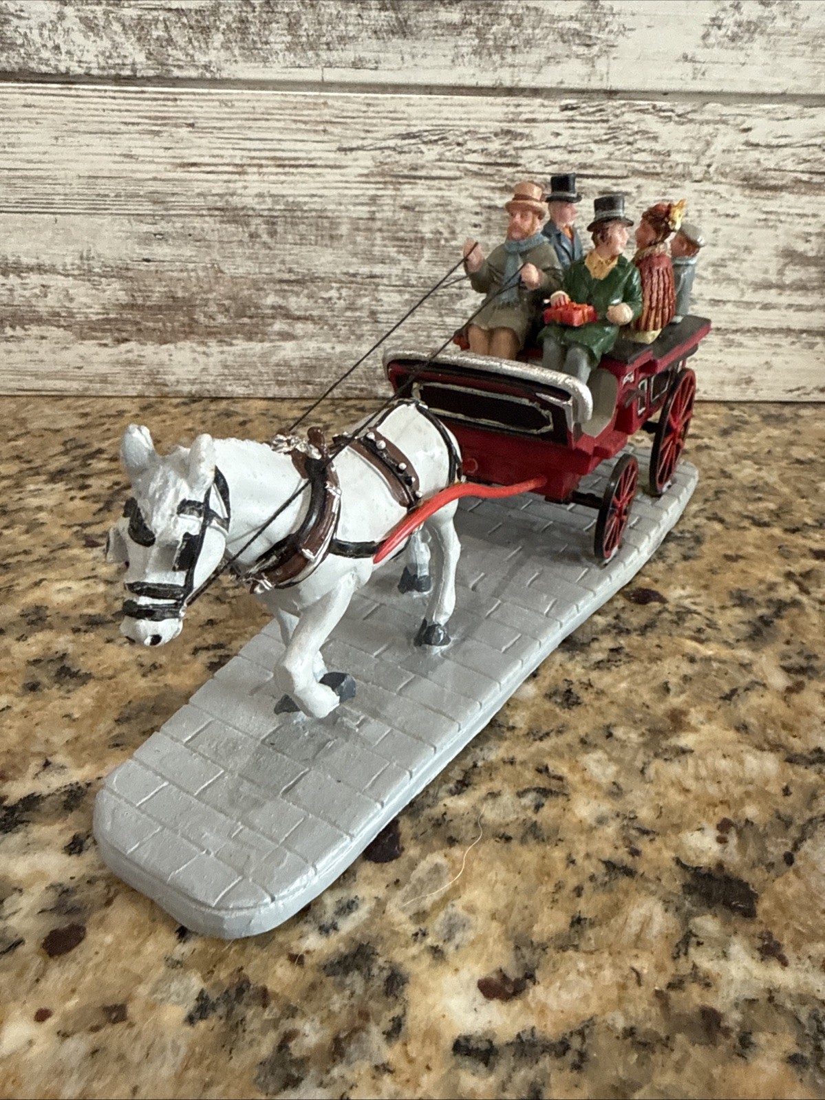 Coventry Cove By Lemax – CARRIAGE RIDE 3841 – Table Accent – 2010