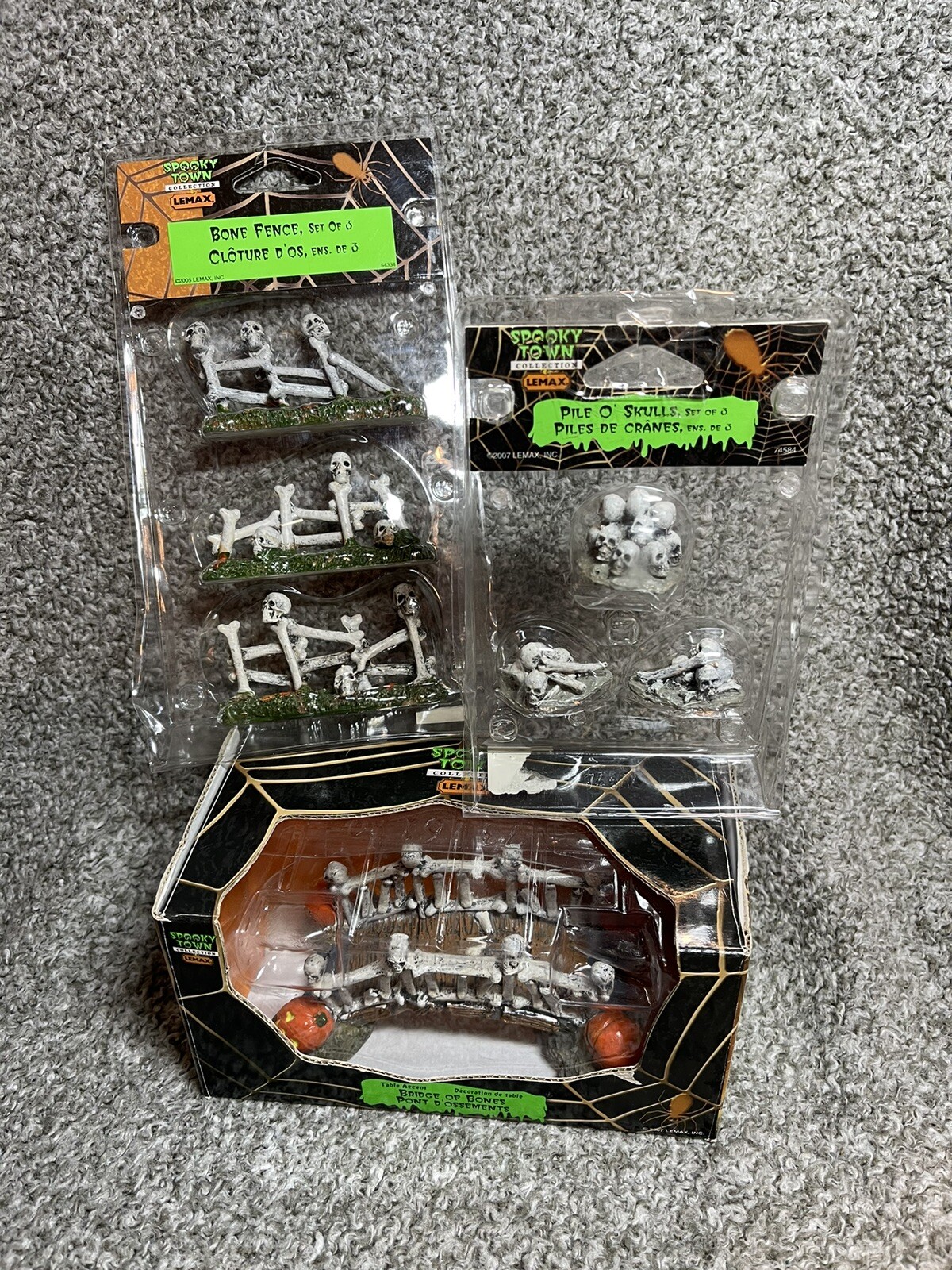 Lemax Spooky Town Bridge of Bones 73610, Pile Of Skulls 74584, Bone Fence 54334