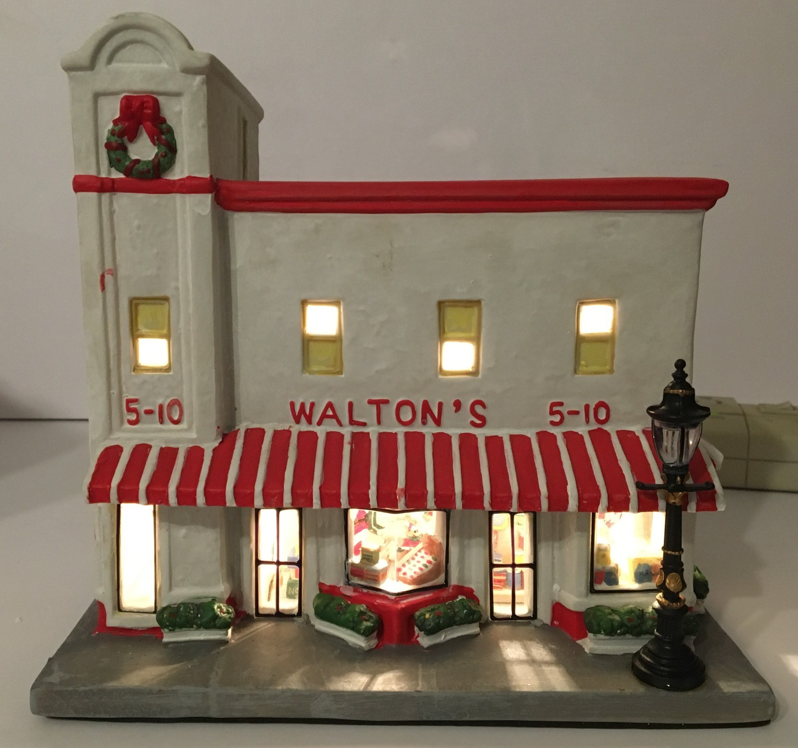 Christmas Holiday Time 2005 Walton’s 5 & 10 Lighted Porcelain House in Box