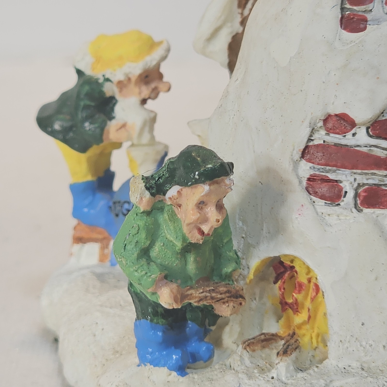 Vtg 1995 Santa’s Town- Post Office,Santa’s House,G.bread bakery. Reindeer Barn
