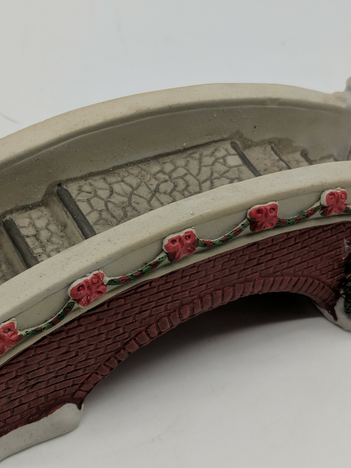 1991 LEMAX Hearthside COLLECTIBLES PORCELAIN FOOT BRIDGE w/ lamps & wreath