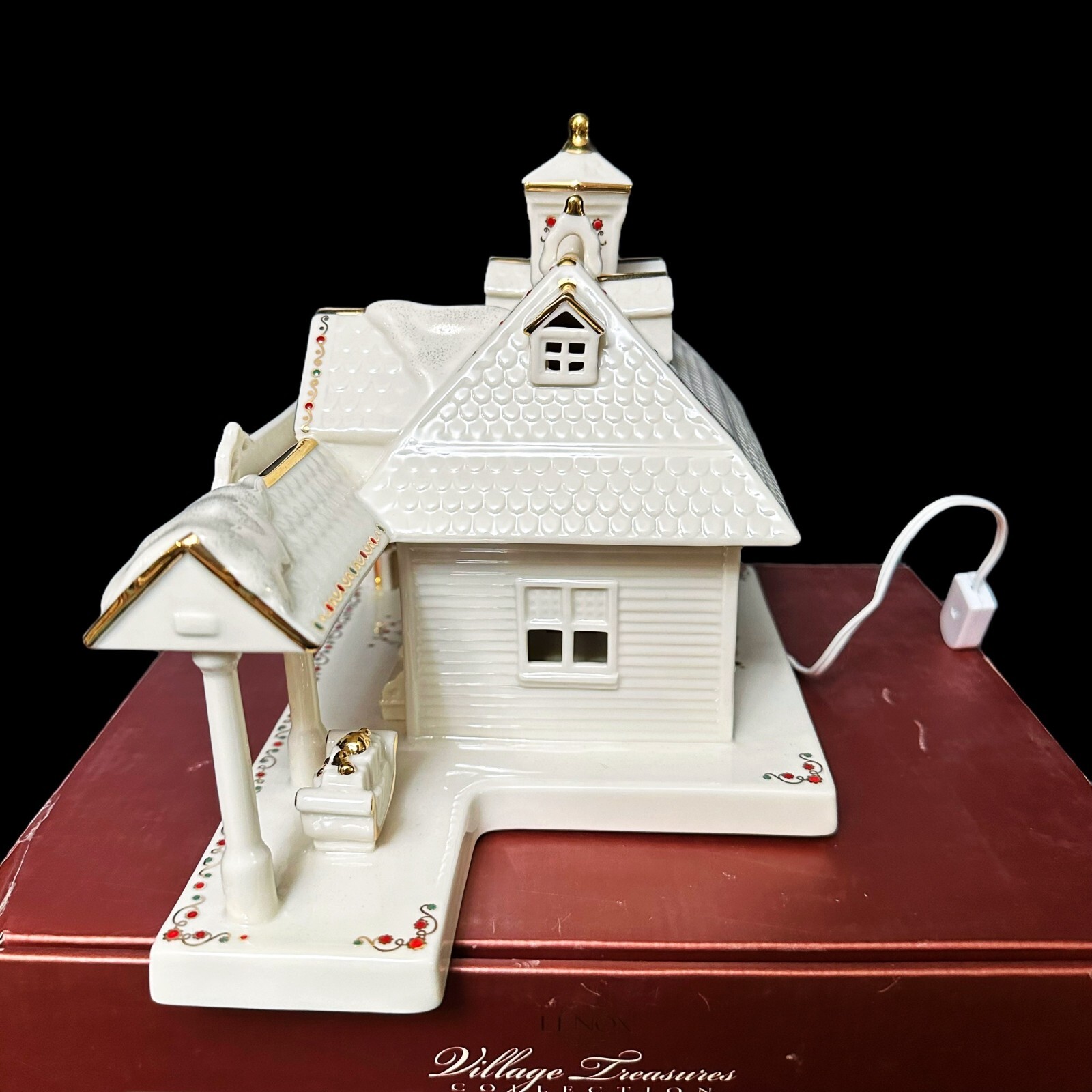Lenox Village Treasures Mistletoe Park 2006 TRAIN STATION w/ Box