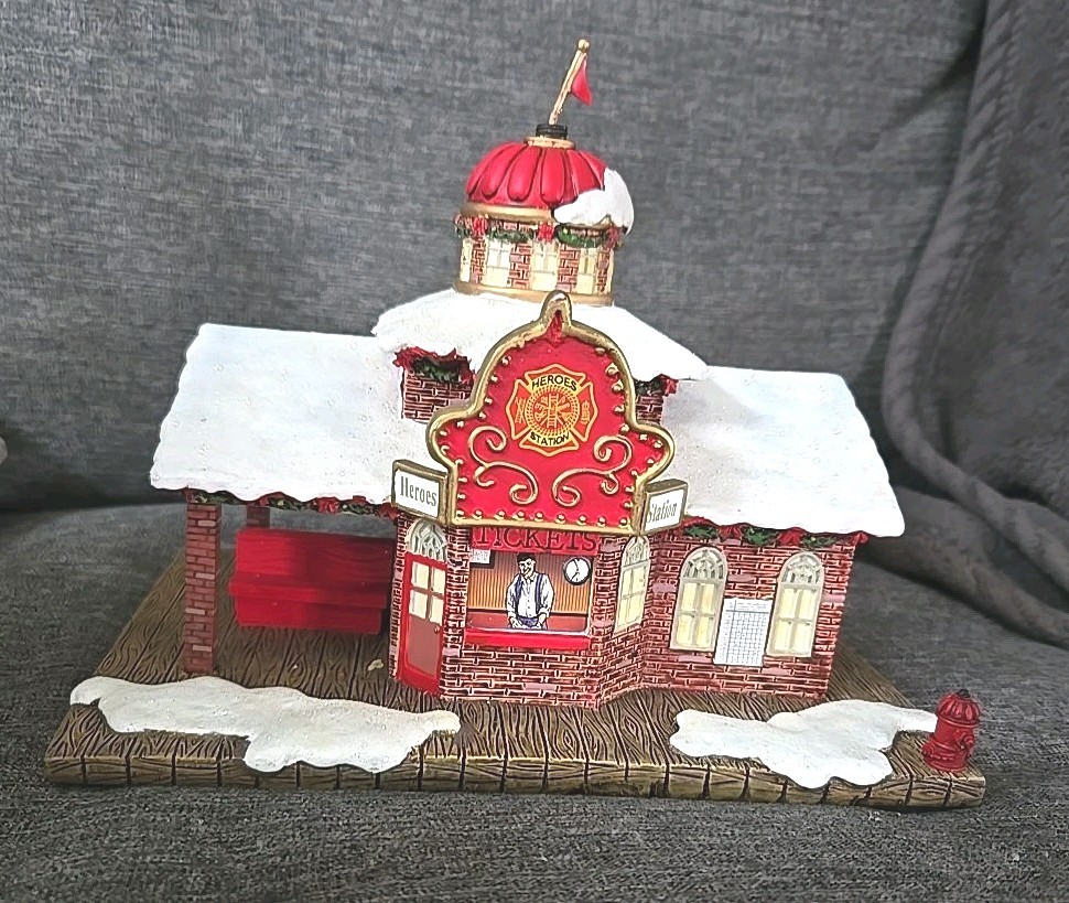 Hawthorne Village -Firefighter’s Christmas Village – Heroes Station New w/defect