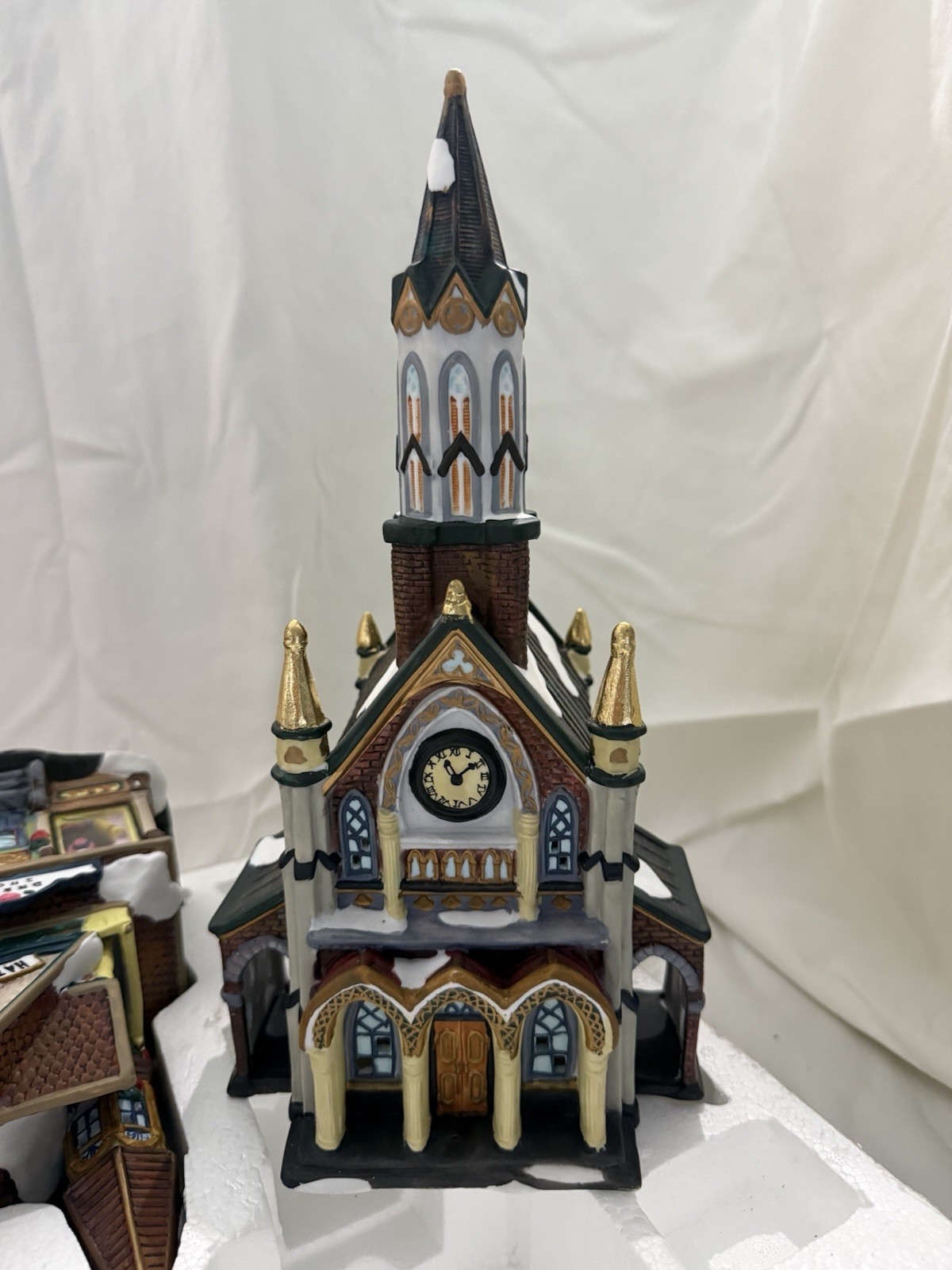 Grandeur Noel Victorian Christmas Village 34pc Set, Illuminated Porcelain, Boxed