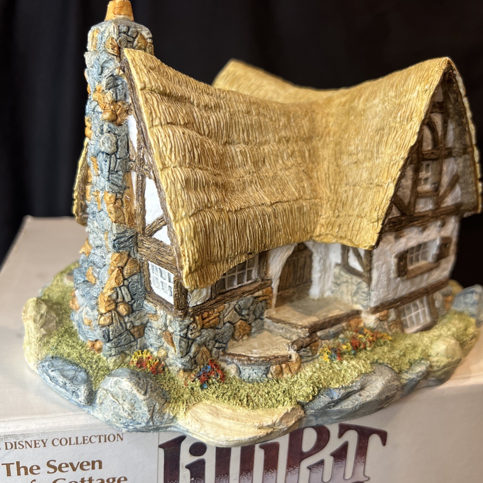 Lilliput Lane “Seven Dwarfs Cottage” The Disney Collection 50th Anniversary Ed.