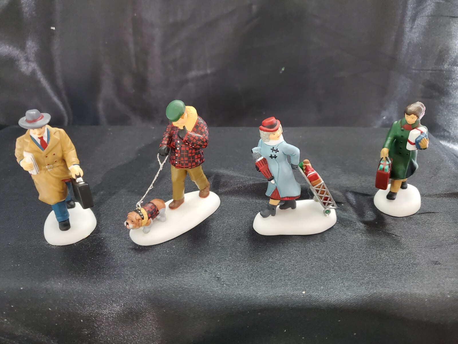 DEPT 56 CHRISTMAS IN THE CITY “BUSY CITY SIDEWALKS” #56.58956