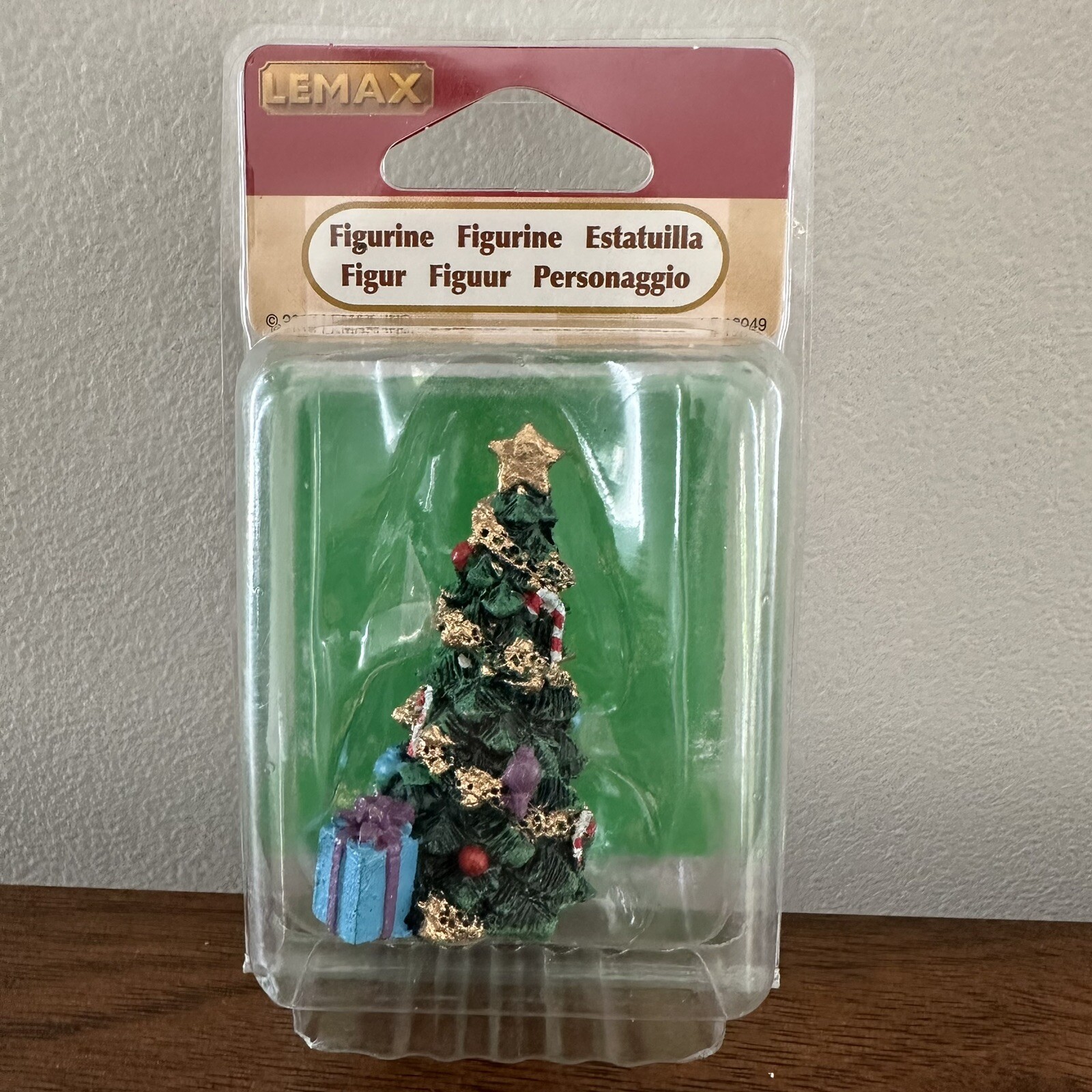Lemax Village Christmas Tree w/Gift 12049 Figure Evergreen Decoration