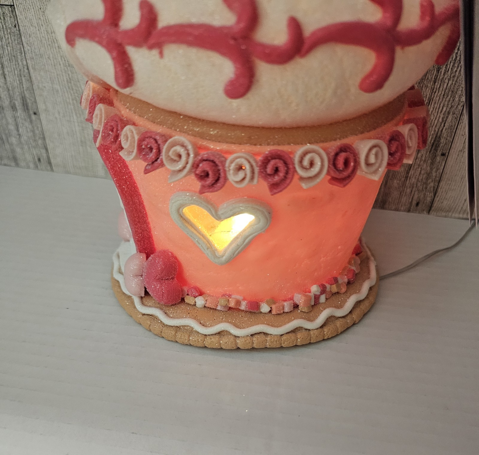 CUPCAKES AND CASHMERE Light Up Glittery Cupcake Valentine’s Day House