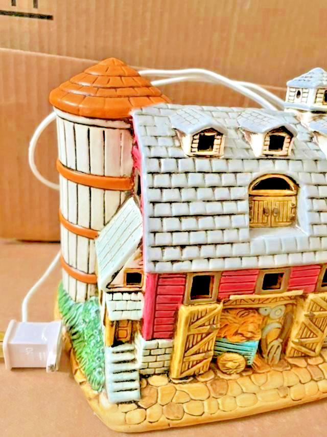 Lefton 1988 Lighted Barn w/ Silo Byron Wood Design Vintage Christmas