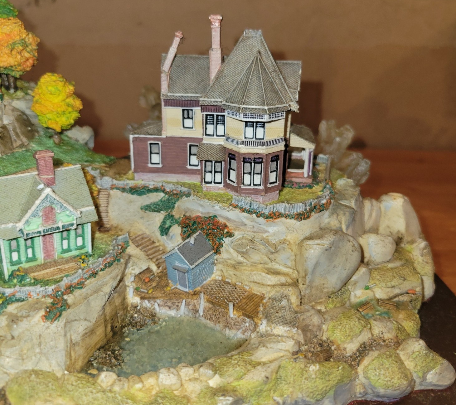 Lenox-Light at Victoria Landing – 2004 11 x 9.5 x 7″