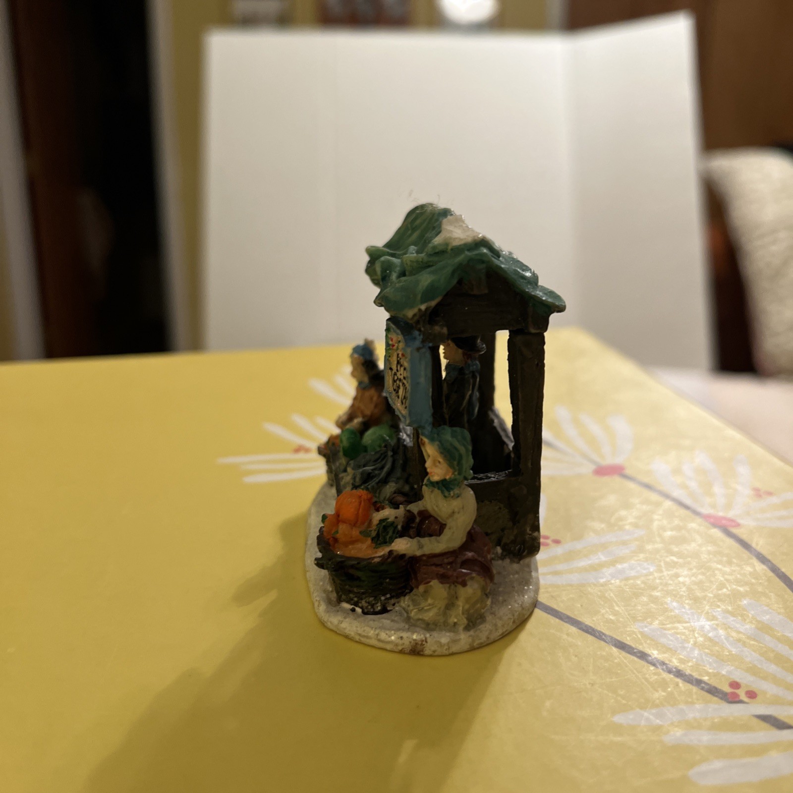 Christmas Village Fresh Vegetable Stand! SHOPPERS! SELLER! 3″ TALL!