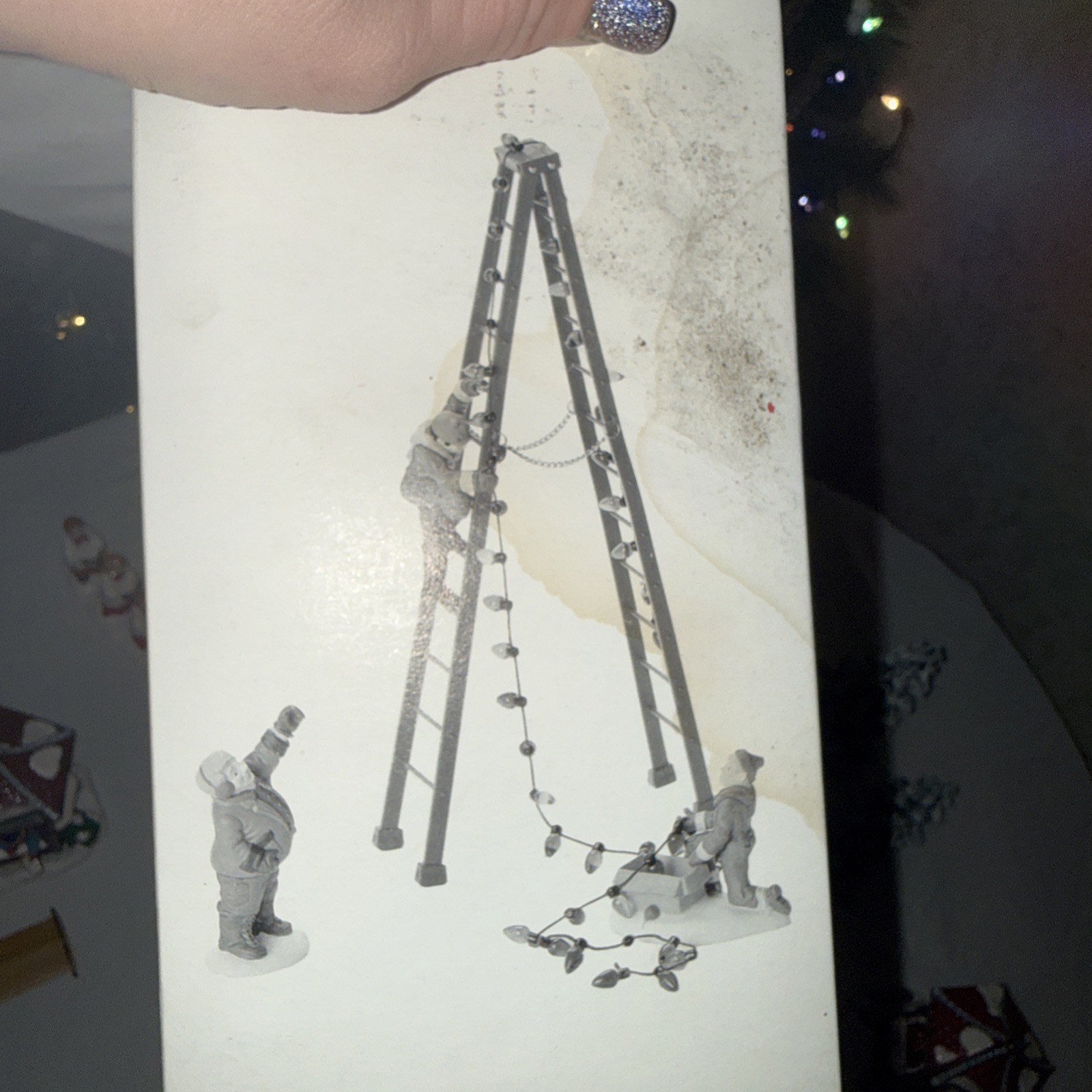 Department 56 Heritage Village Collection “Town Tree”/ “Town Tree Trimmers”lot