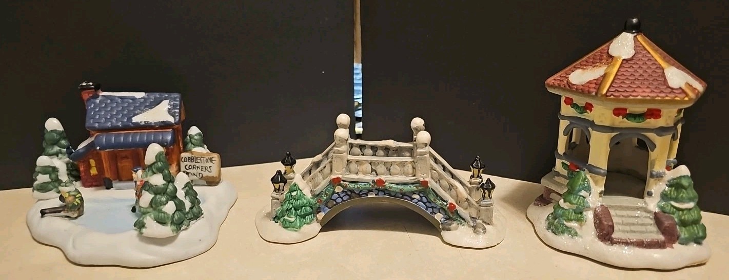 3 Cobblestone Corners Christmas Village Pieces 2002 Snow Holiday Winter