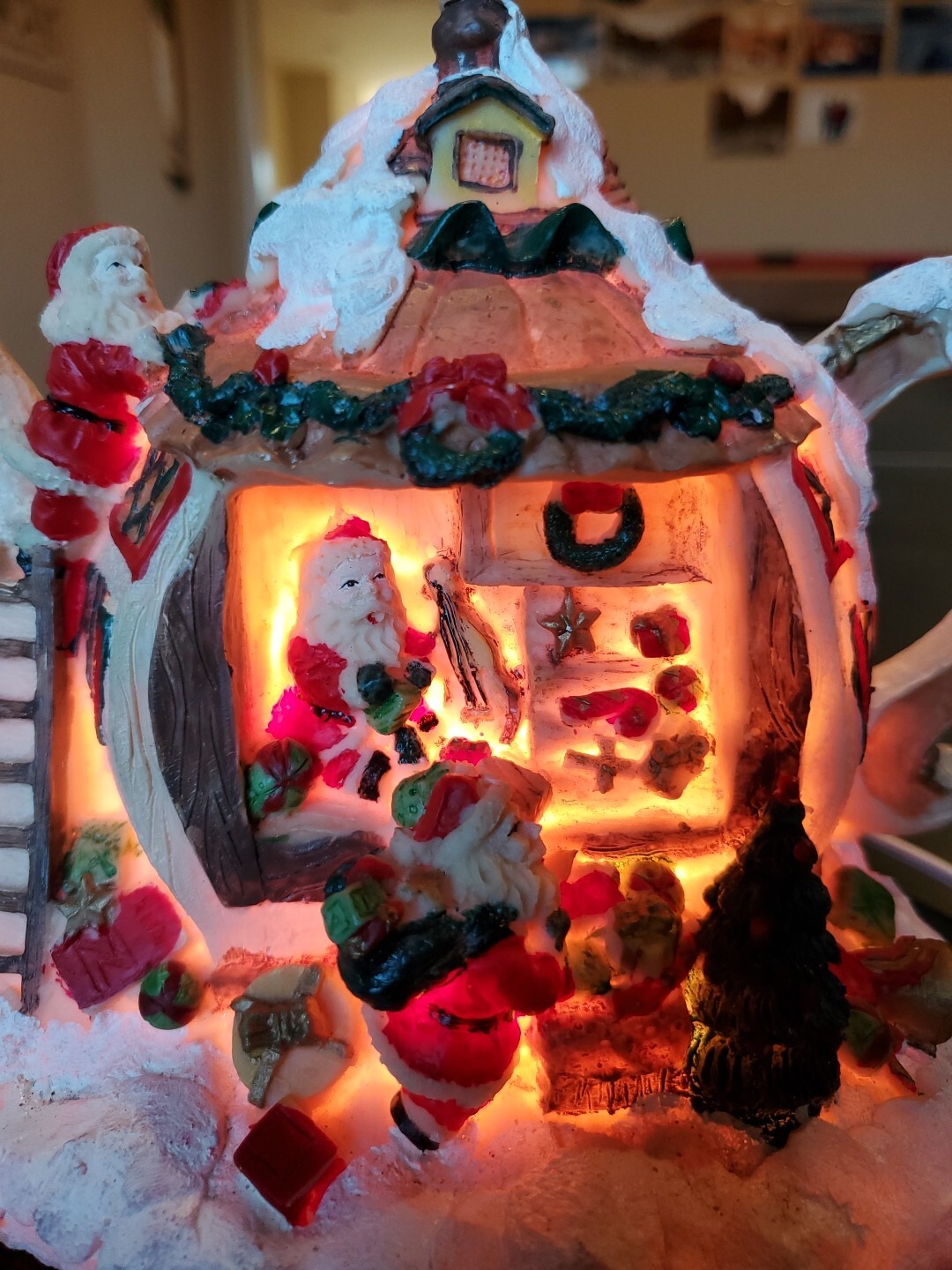 Santa’s Workshop Teapot House Resin Lights Up 8″W6 “H Chistmas Holiday Vtg Works