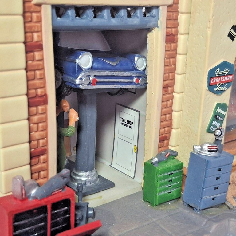 Lemax Craftsman Tools Charlie’s Garage Christmas Village ~ 2011, #15287