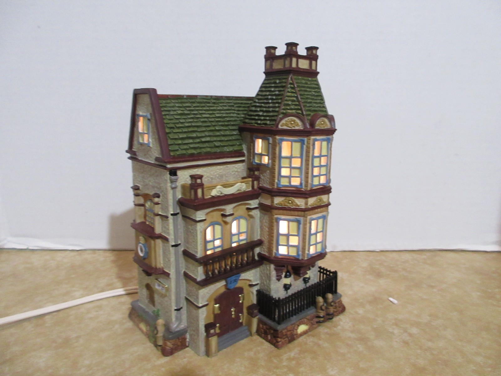 Dept. 56 Dickens 2004 Scotland Yard Station Excellent- London Police No Sleeve