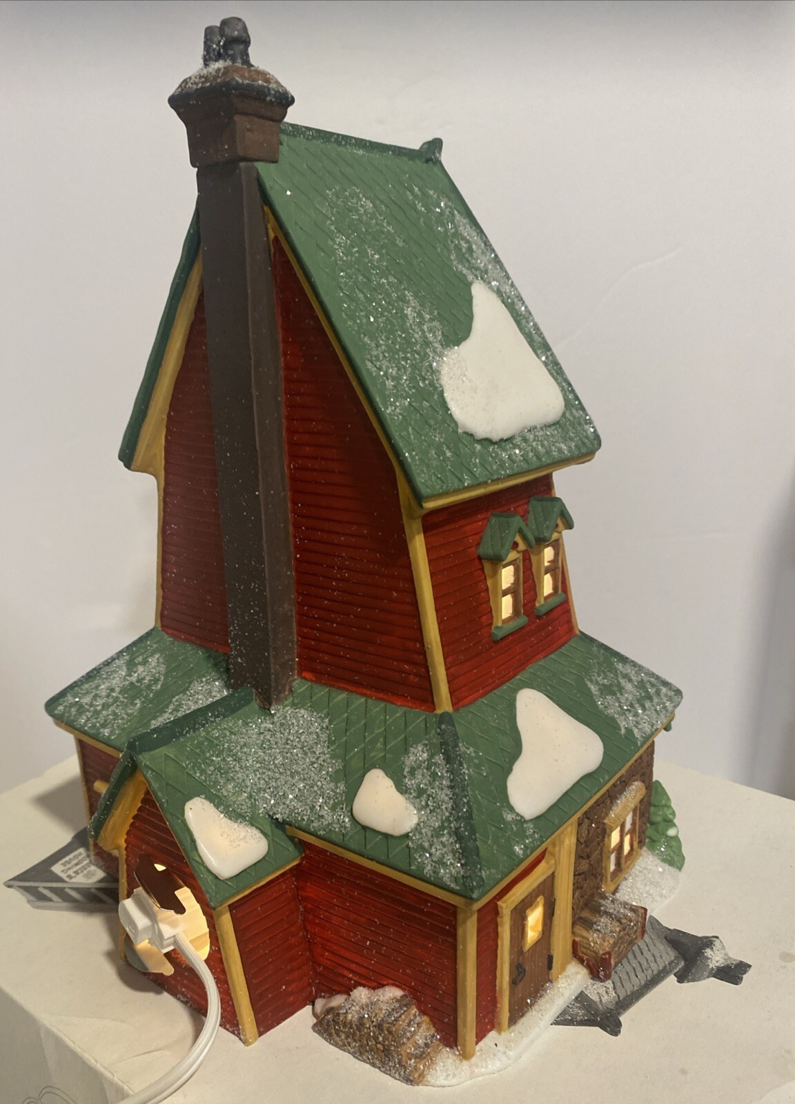 Department 56 North Pole Santas Rooming House #56386 1995 RETIRED w/Box