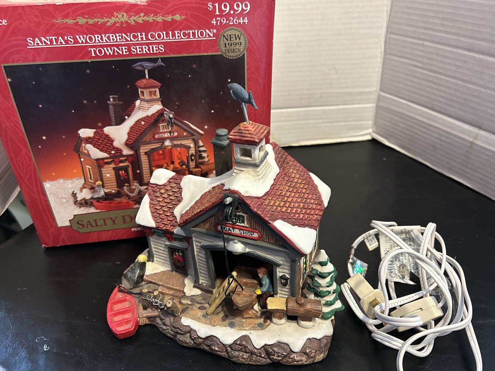 Santa’s Workbench Salty Dog Boat Shop 2000 Towne Series Lighted Porcelain House