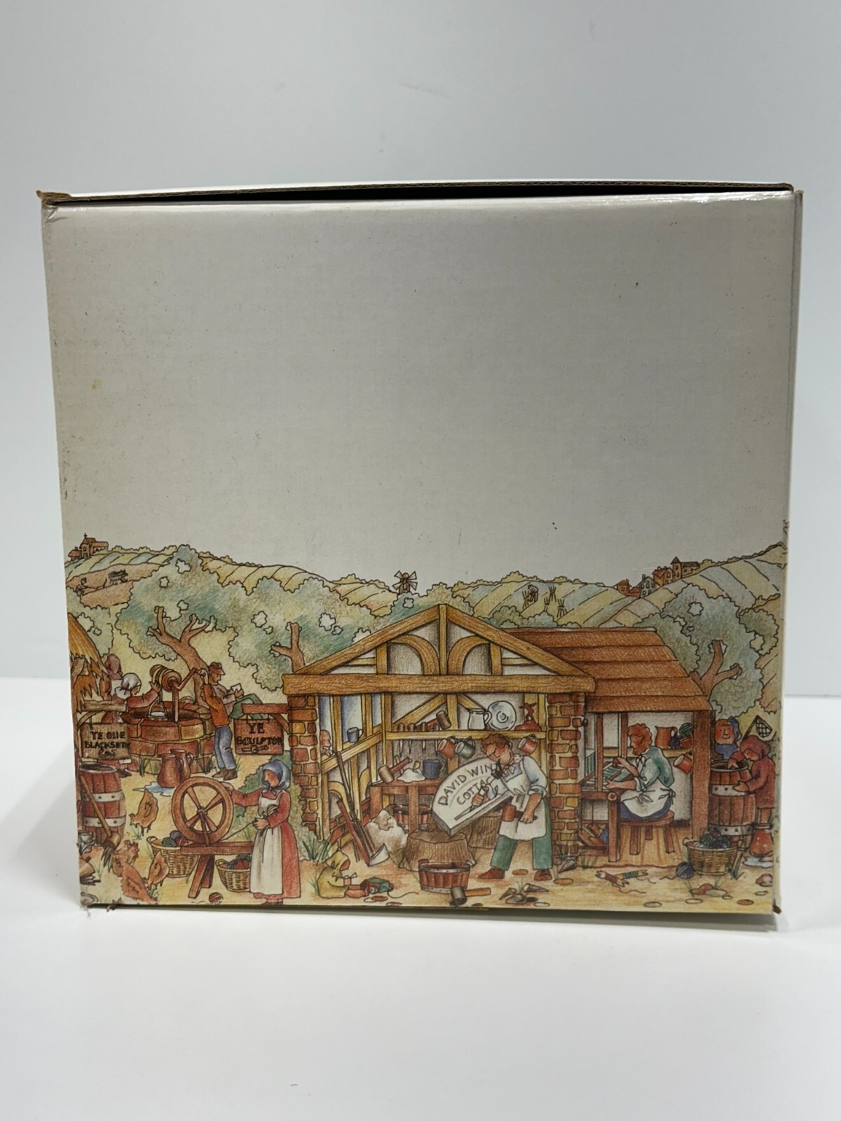 David Winter cottages The Charcoal Burner’s d1026 1998 member only collectible