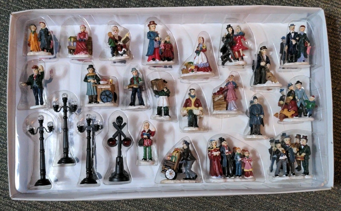 2001 Grandeur Noel 24 pc Victorian Train Village Christmas Figures Townspeople