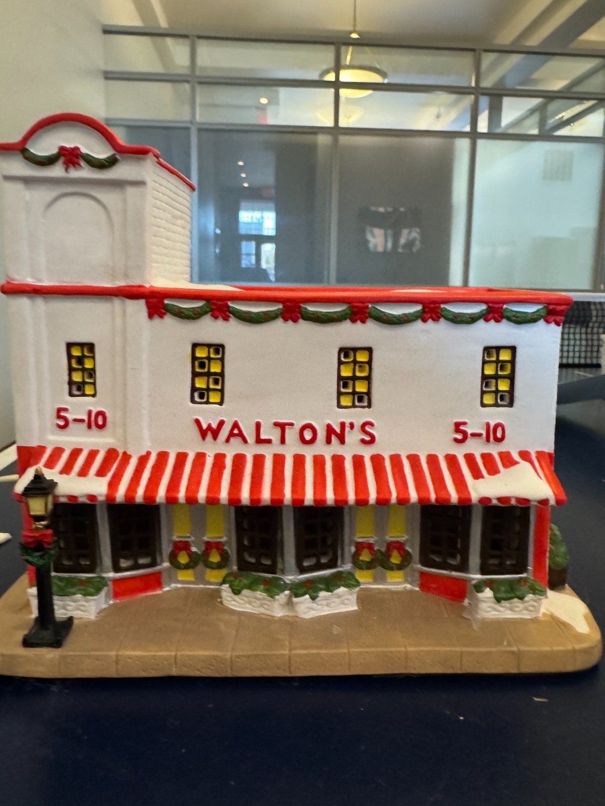Holiday Time “Walton’s 5-10 STORE” Christmas Village 2005 Retro Collection