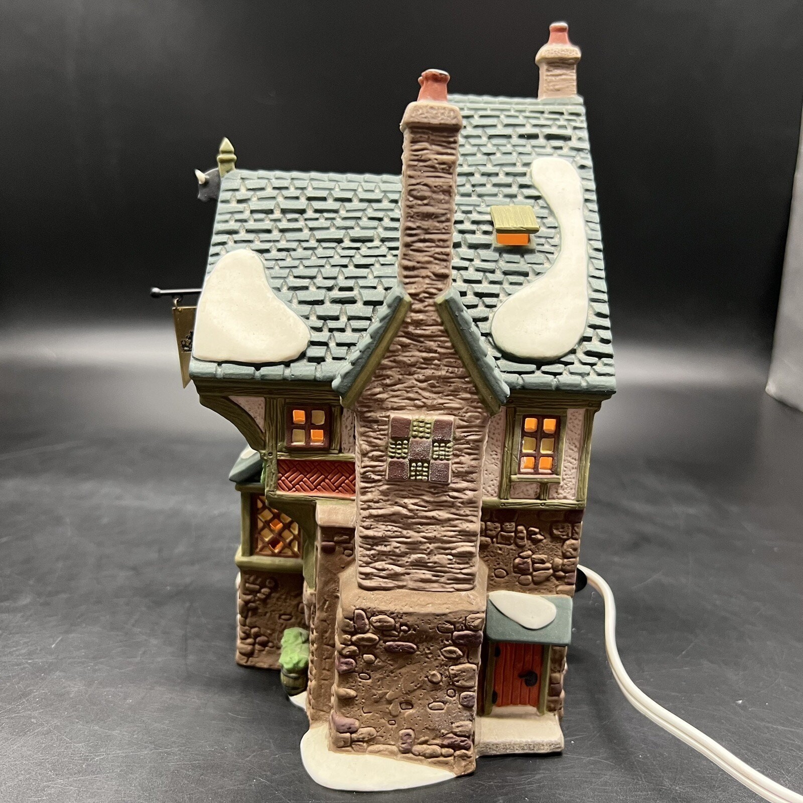 Dept 56 Heritage Village Collection The Pied Bull Inn w/ Box Light & Literature
