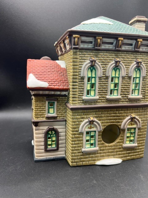 Village Theater Christmas House Porcelain Heartland Valley O’well 1999 VGC