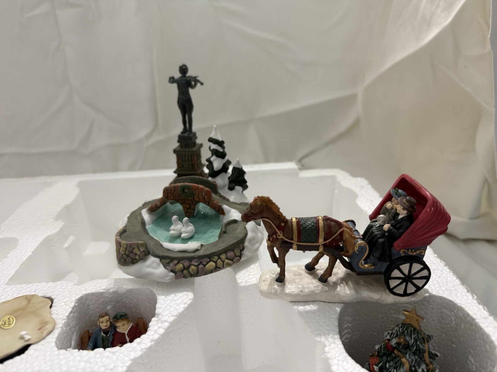 Grandeur Noel Victorian Christmas Village 34pc Set, Illuminated Porcelain, Boxed