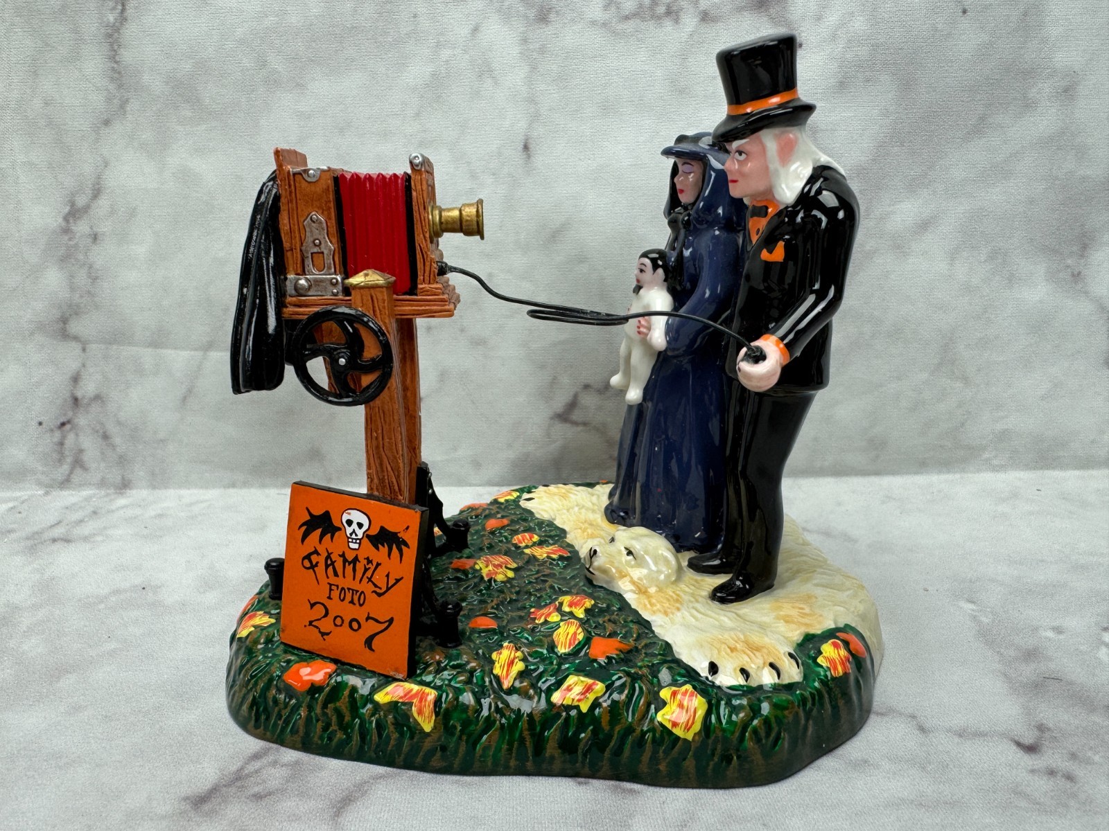Dept. 56 Halloween A Gravely Haunting Family Photo 56.54714 Snow Village 2007
