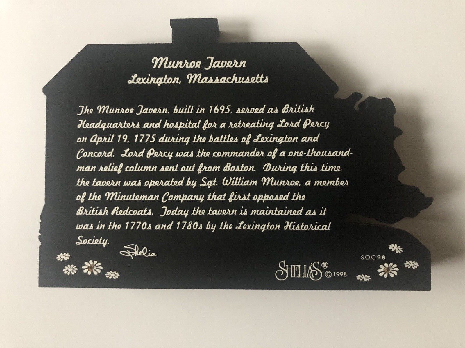 Shelia’s Collectibles Munroe Tavern Lexington Massachusetts 1998 w/ Original Box