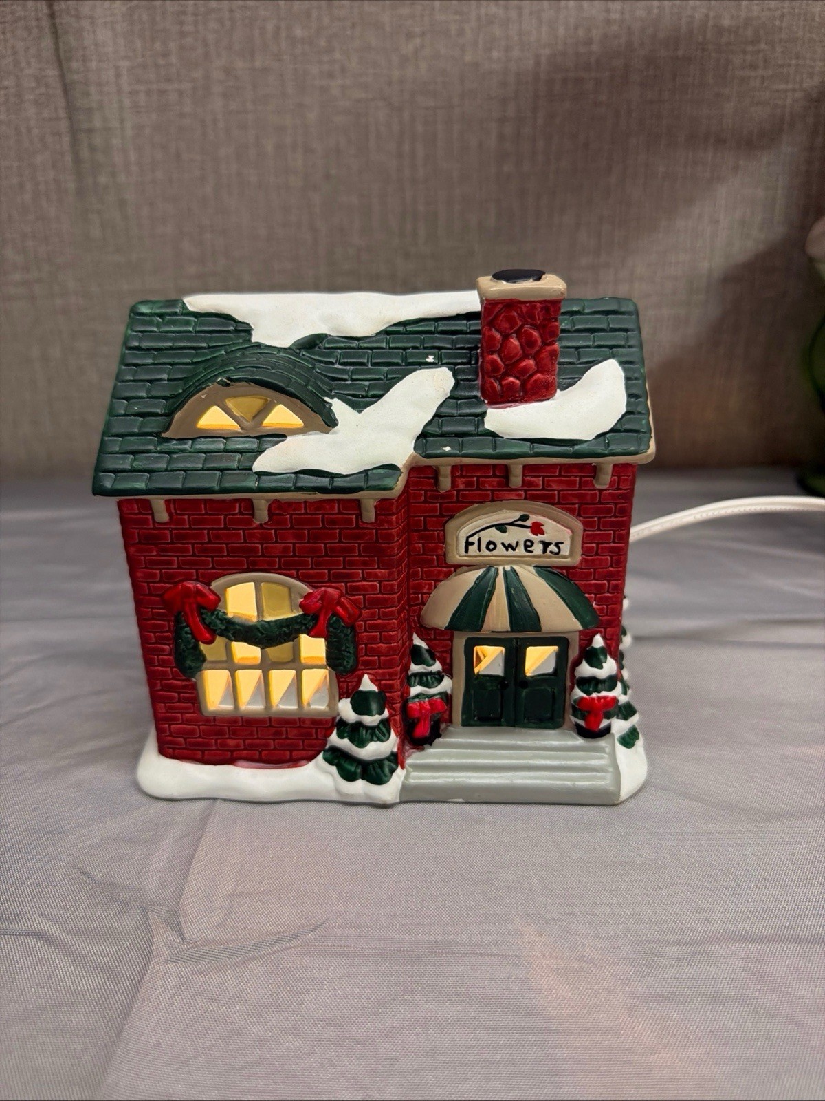Pacific Rim Import Ceramic Christmas Flower Shop w/ Light – Has Wrong Box