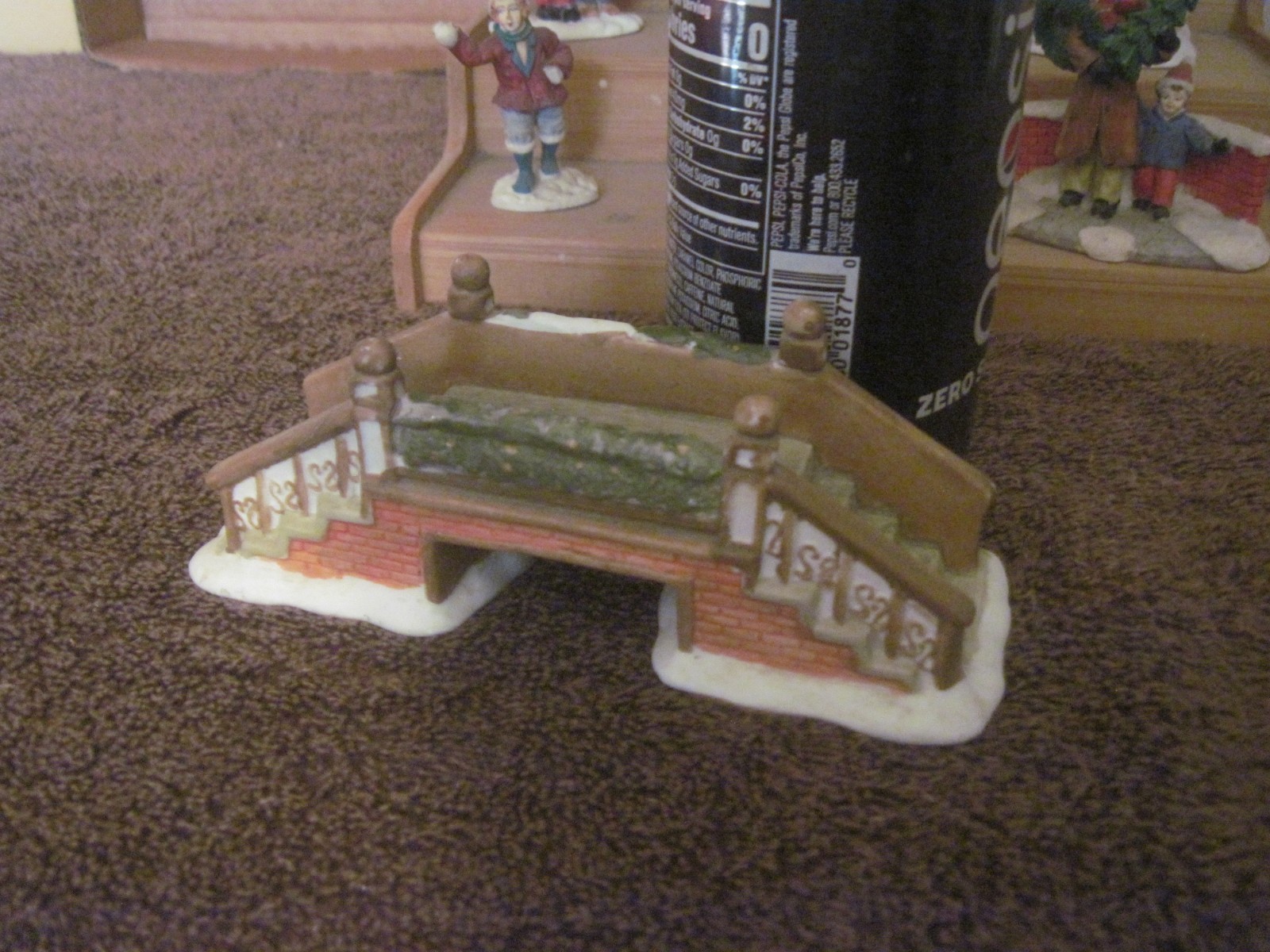 E: Christmas Village Resin/Ceramic 12 Pcs., Unbranded, 1 7/8″ to 3″ tall
