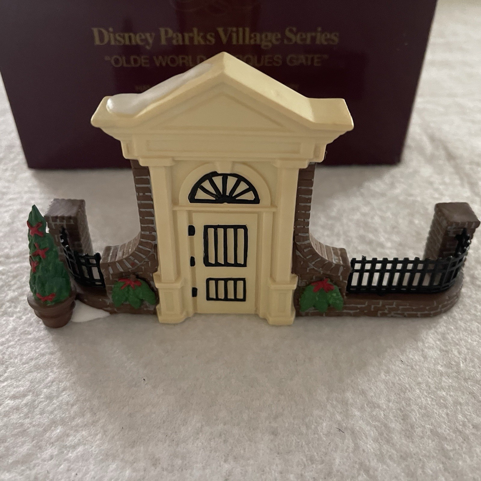 Dept 56 Disney Parks Heritage Village Series Olde World Antiques Gate w/box