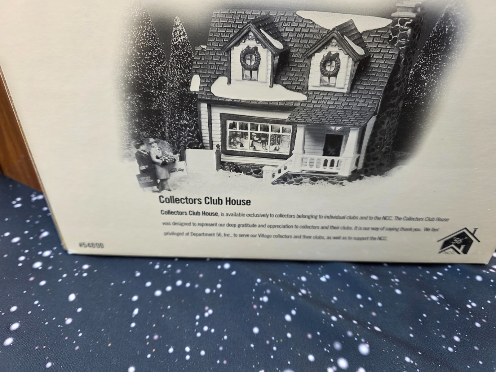 Dept 56 – Collector’s Club House Christmas Village 54800 with figurine