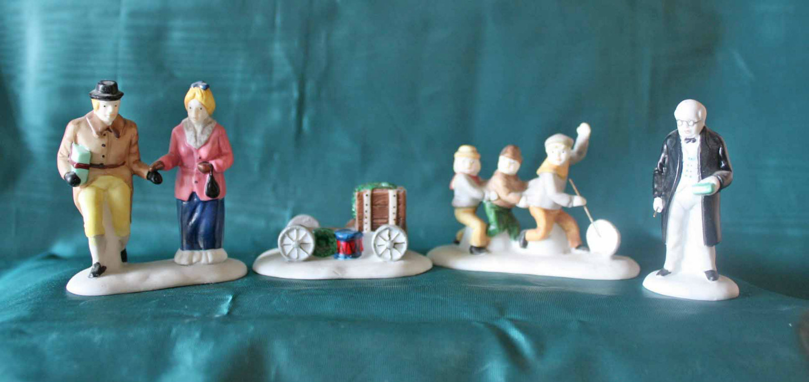 RETIRED DEPARTMENT HERITAGE VILLAGE SERIES ACCESSORY “NICHOLAS NICKELBY”