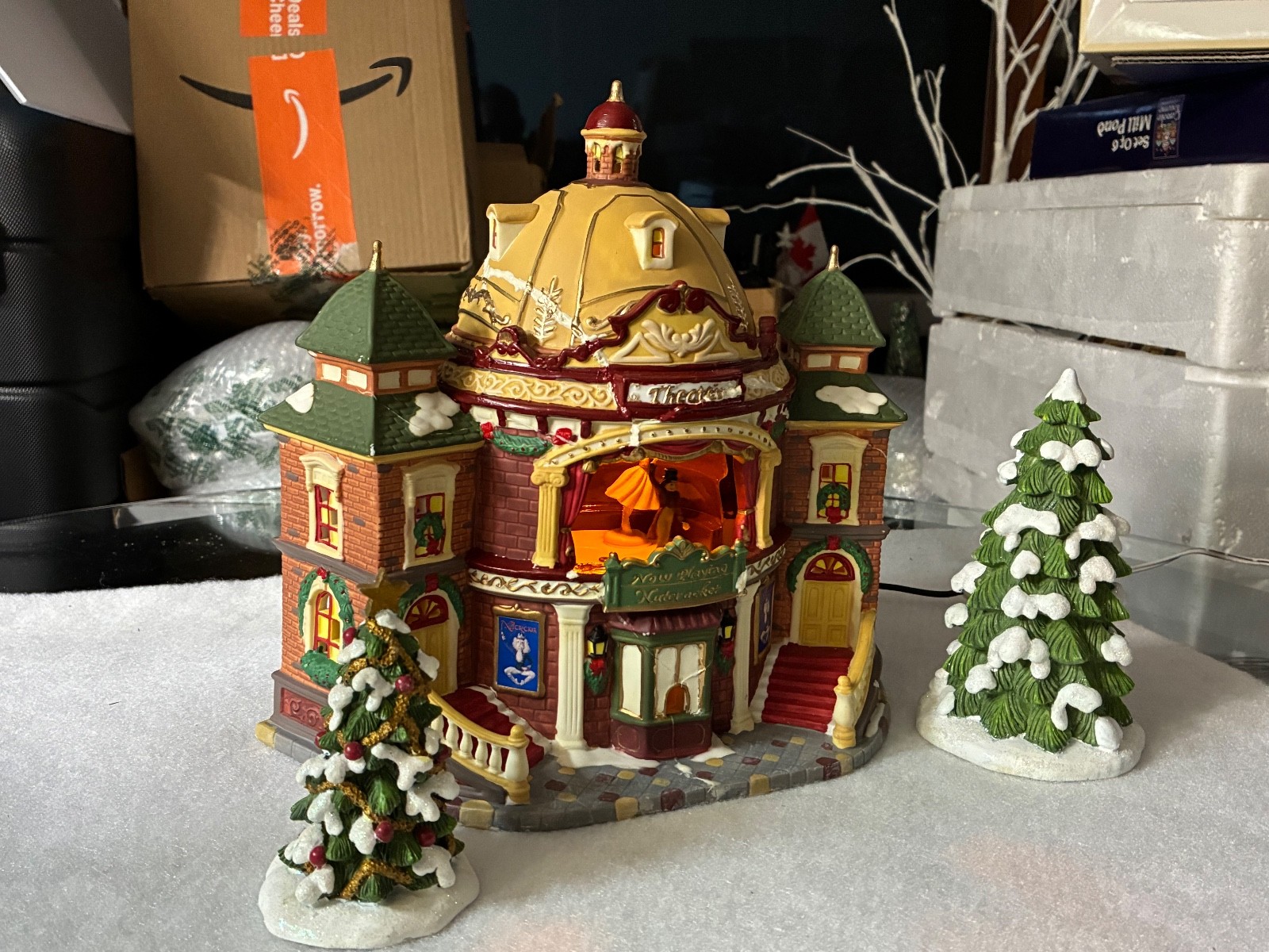 BEAUTIFUL ” CHRISTMAS VILLAGE THEATER “