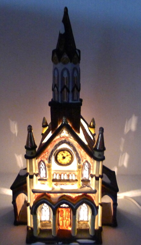 Grandeur Noel Victorian Village Cathedral Church Christmas 2000 Worship Decor