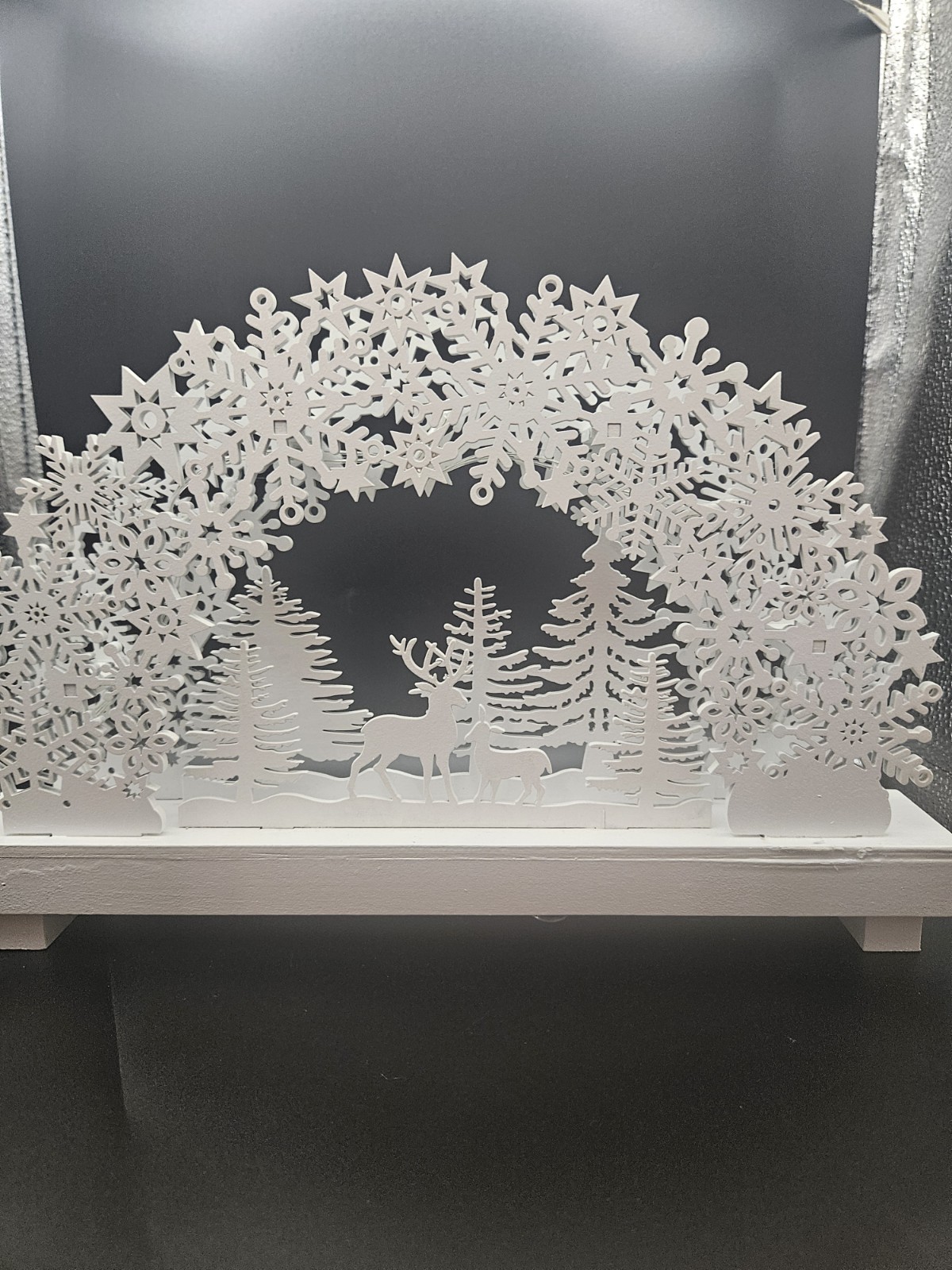 Avon Woodland Winterland Deer in Woods Light-Up White Holiday Beautiful Decor