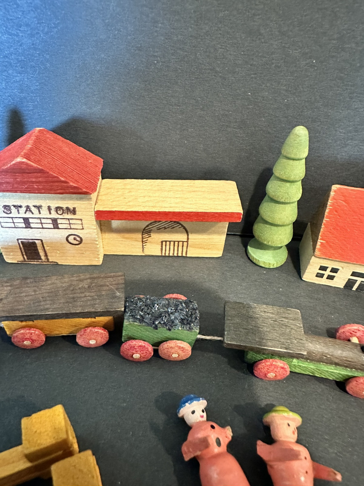 East German Putz Erzgebirge Village Lot Vintage 20 Pieces