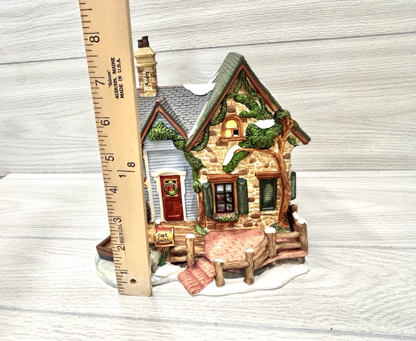 Harborside Village CAPT. SMITH BOAT HOUSE 8.5″ Illuminated Christmas 2003 O’Well