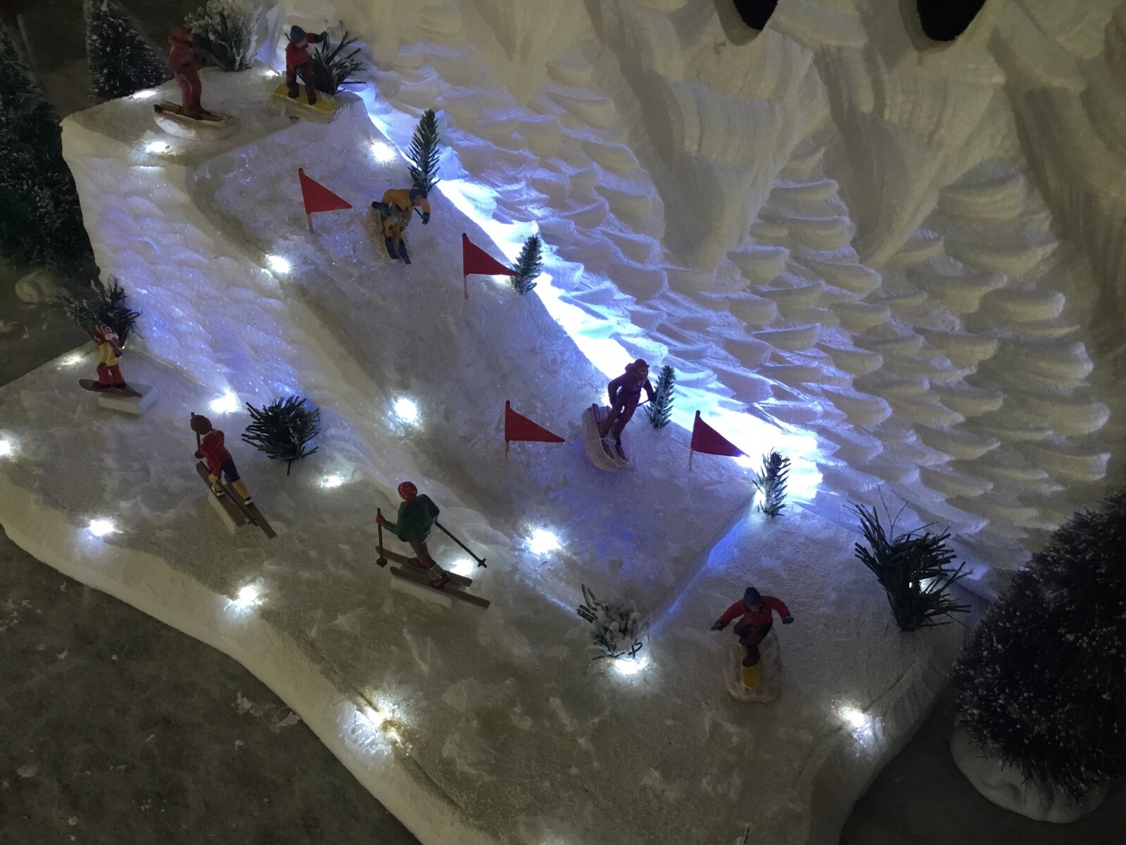 christmas village display Illuminated Ski Slope Scene For Lemax Dept 56 + Other