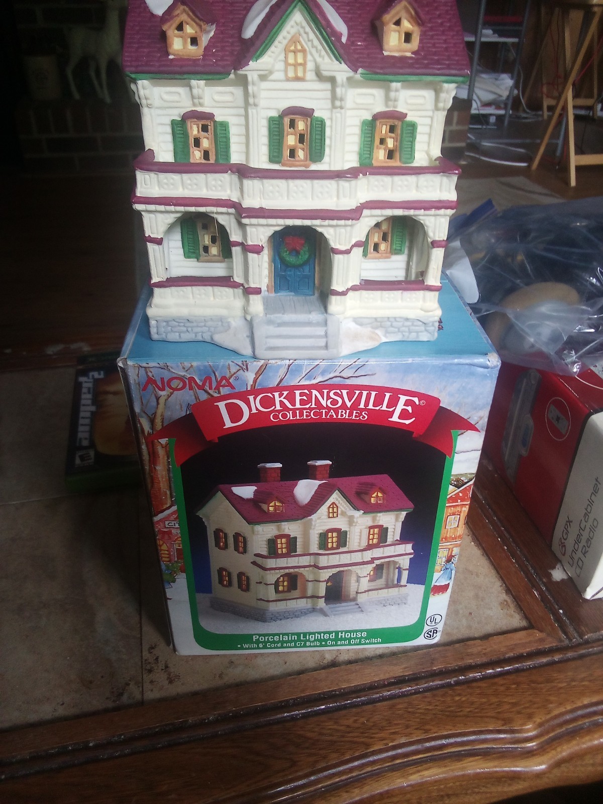 Dickensville Collectibles Two Story Noma Christmas Village 1996 Lighted House