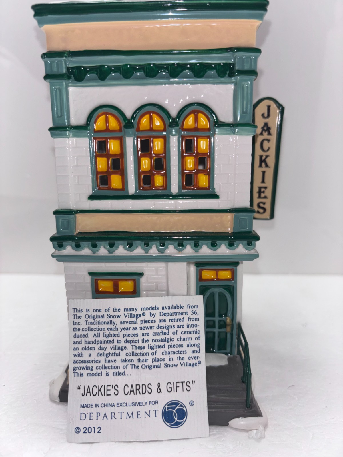 Dept 56 – Snow Village – Jackies Card Shop #4025317, w/ box, light, sleeve,
