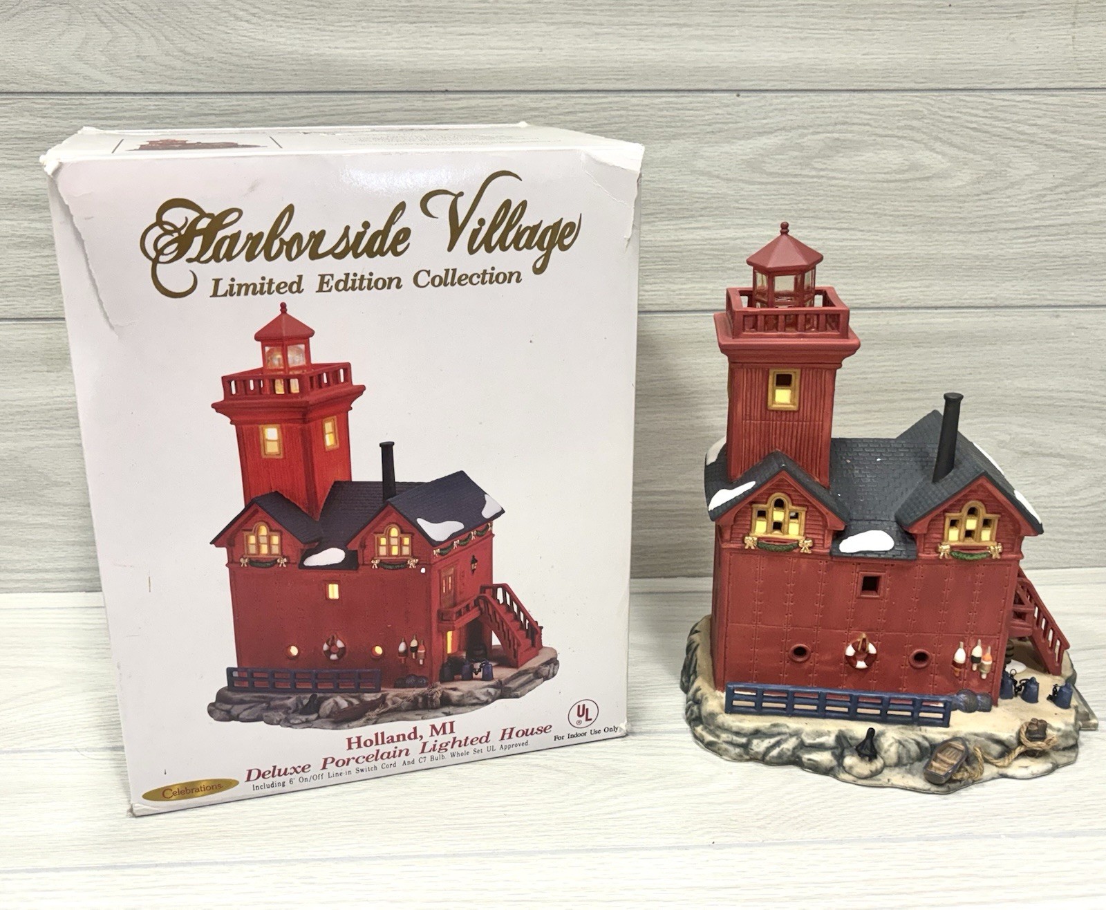 Harborside Village Collection “Holland, MI” Lighted House in Original Box