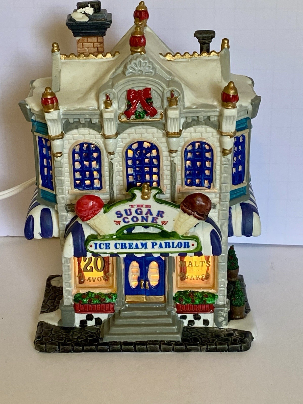 Vintage Lemax Santas Wonderland The Sugar Cone Ice Cream Parlor Lighted Building
