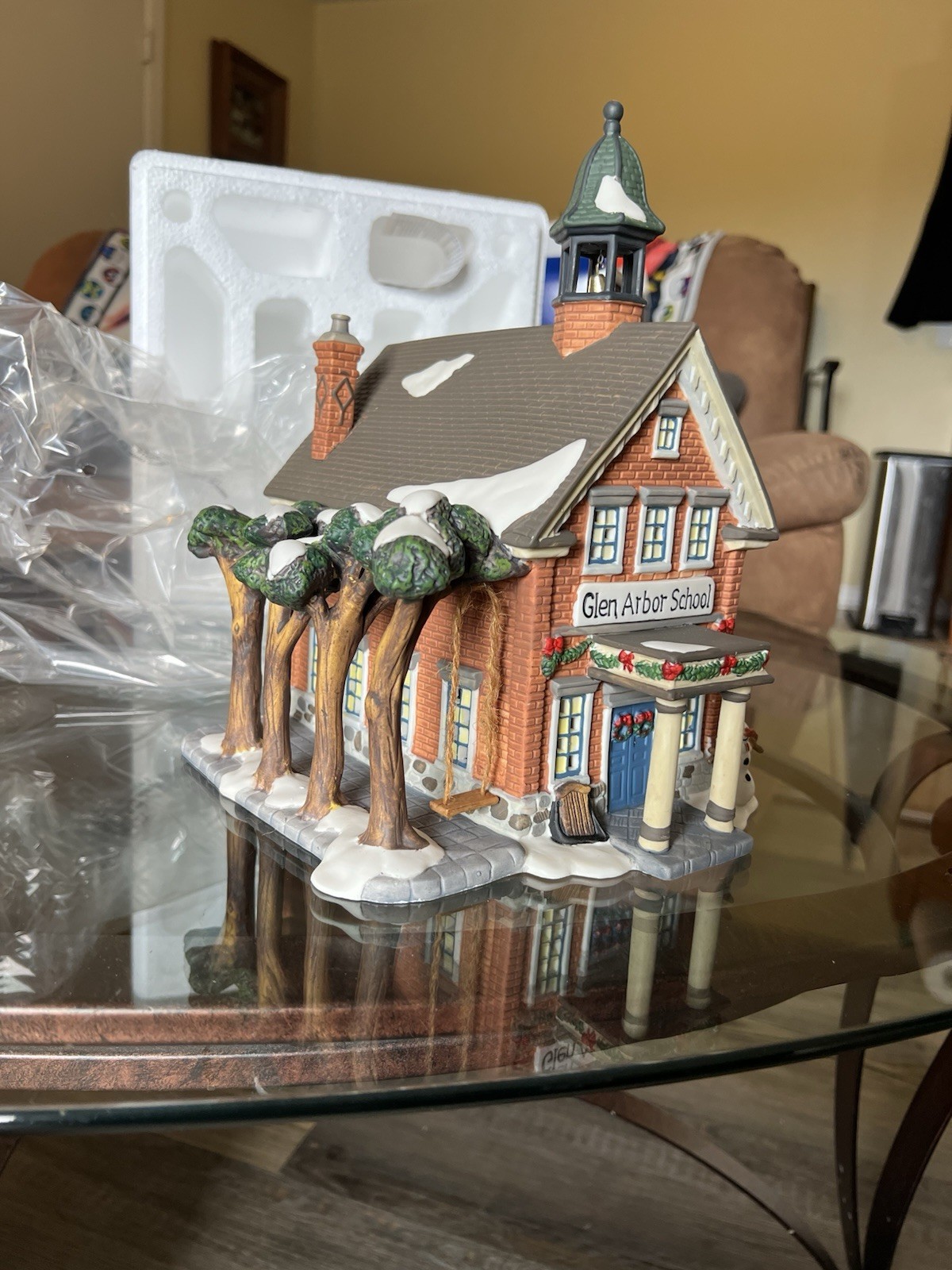 Heartland Valley Village: Glen Arbor School Deluxe Porcelain Lighted House